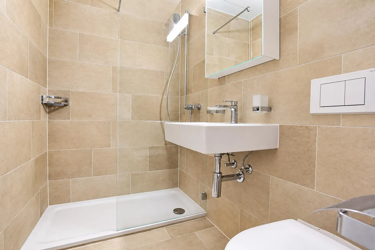 Sunny 3.5-room penthouse apartment near the Langen Erlen - Photo 8 of 11