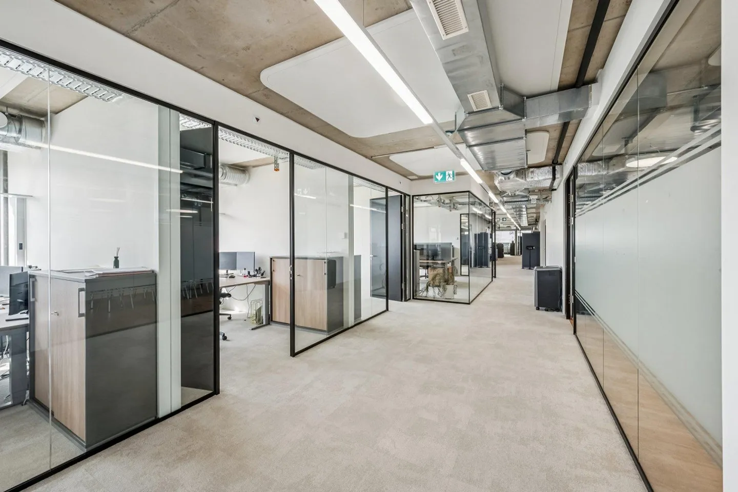 Ready-to-move-in Offices with Dream View – Business City Polyfeld - Photo 7 of 12