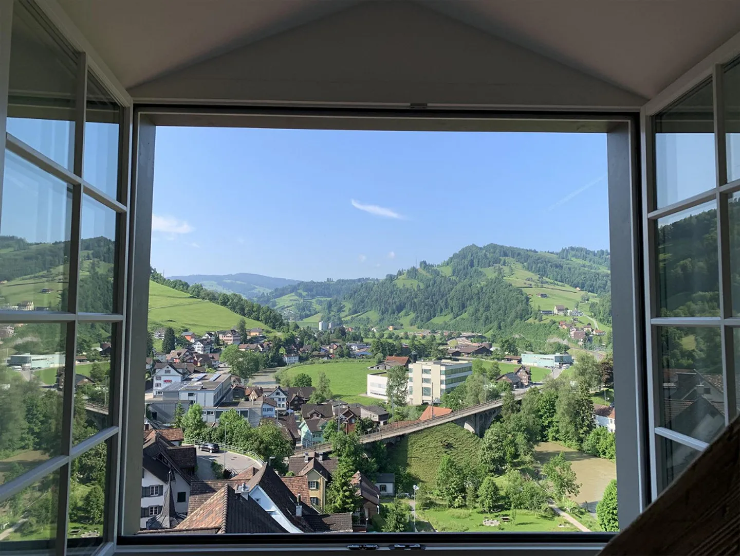 Stilvolles Apartment mit herrlicher Aussicht - Foto 1 von 10