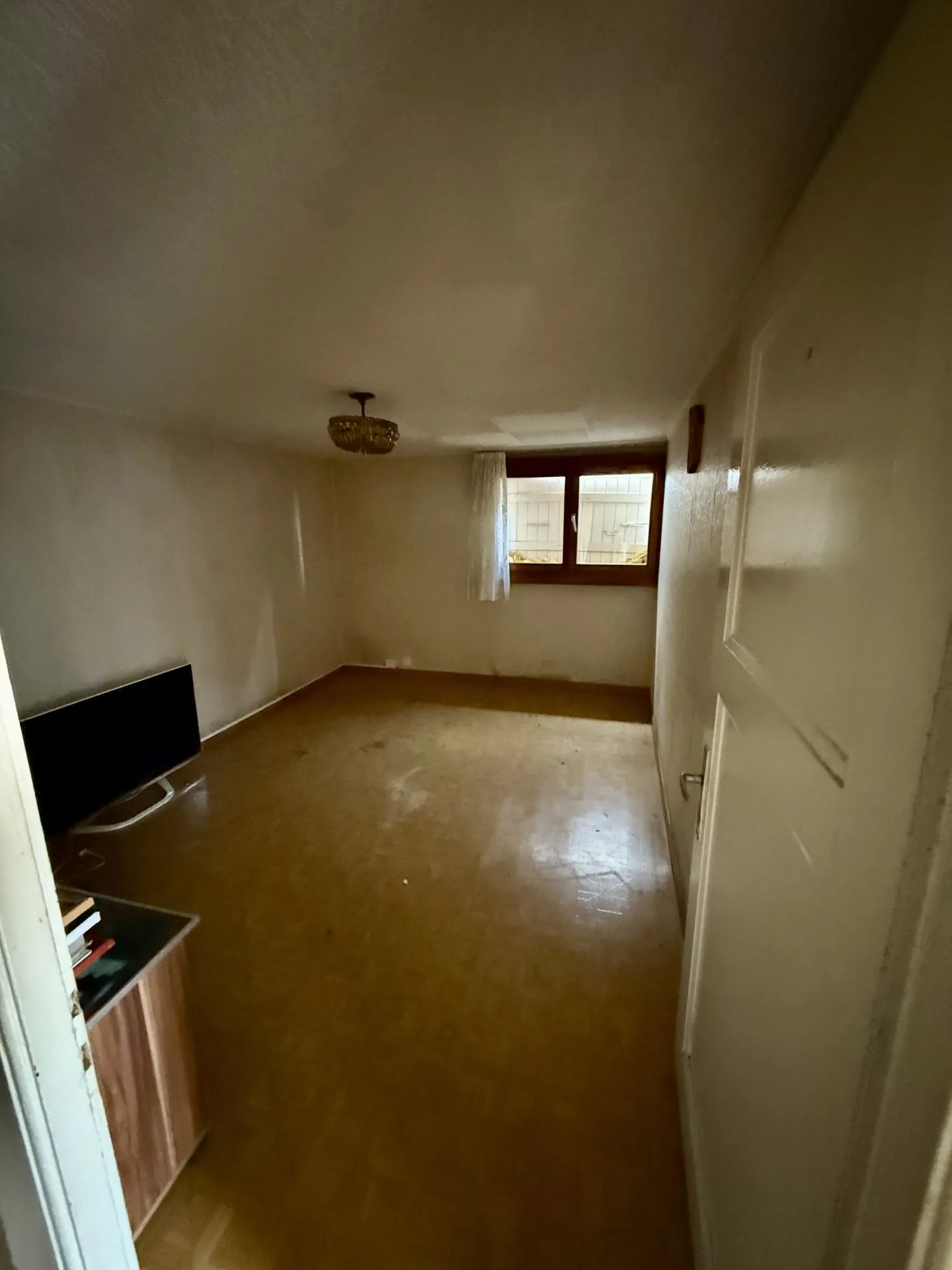 Exclusivity - Apartment to renovate - Great potential in the heart of the village - Photo 11 of 12