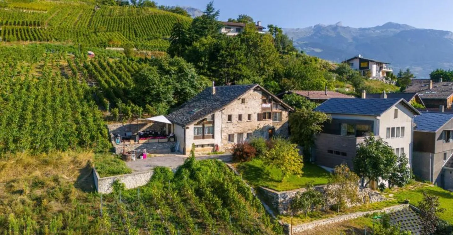 Einmalige Gelegenheit: Haus mit zwei unabhängigen Wohnungen (5,5 und 2,5 Zimmer) - Foto 1 von 10