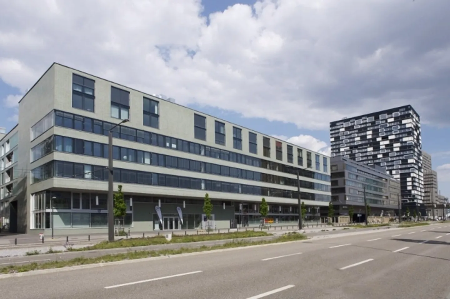 «Grosszügige Gewerbefläche mit der nötigen Sichtbarkeit gesucht» - Foto 1 von 12
