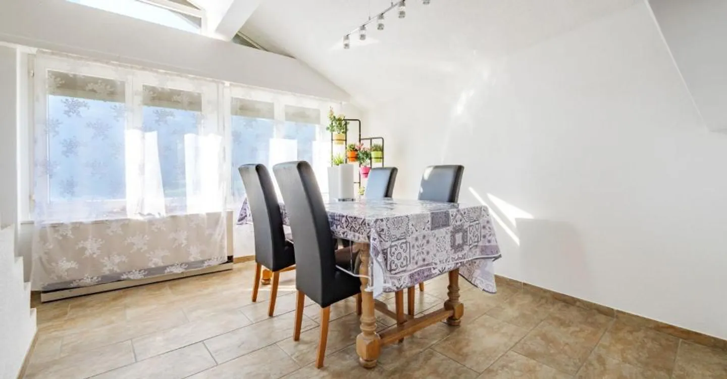 Einmalige Gelegenheit: Haus mit zwei unabhängigen Wohnungen (5,5 und 2,5 Zimmer) - Foto 5 von 10