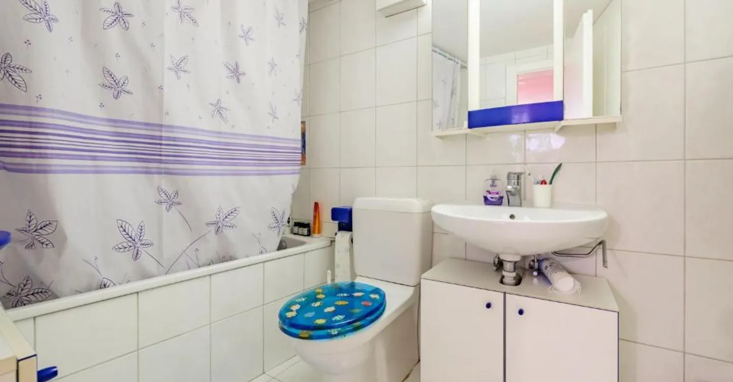 Einmalige Gelegenheit: Haus mit zwei unabhängigen Wohnungen (5,5 und 2,5 Zimmer) - Foto 10 von 10