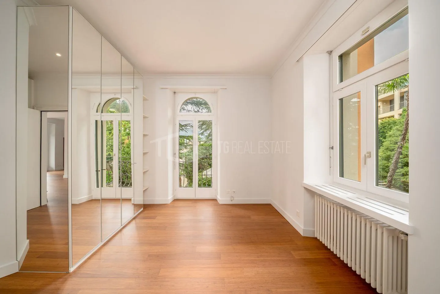 ELEGANT 5.5-ROOM APARTMENT WITH SPECTACULAR LAKE VIEW - Photo 9 of 23