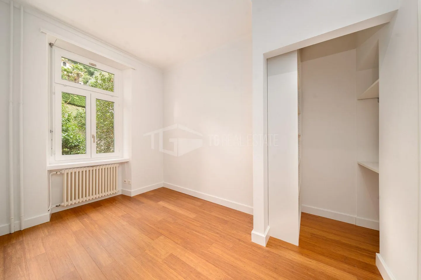 ELEGANT 5.5-ROOM APARTMENT WITH SPECTACULAR LAKE VIEW - Photo 11 of 23