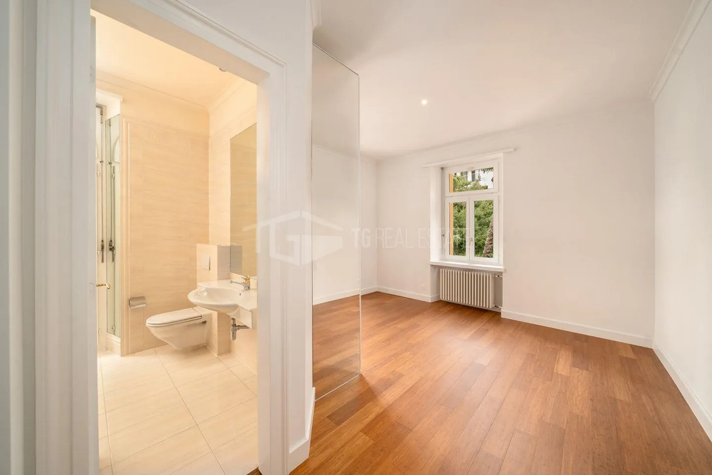 ELEGANT 5.5-ROOM APARTMENT WITH SPECTACULAR LAKE VIEW - Photo 12 of 23