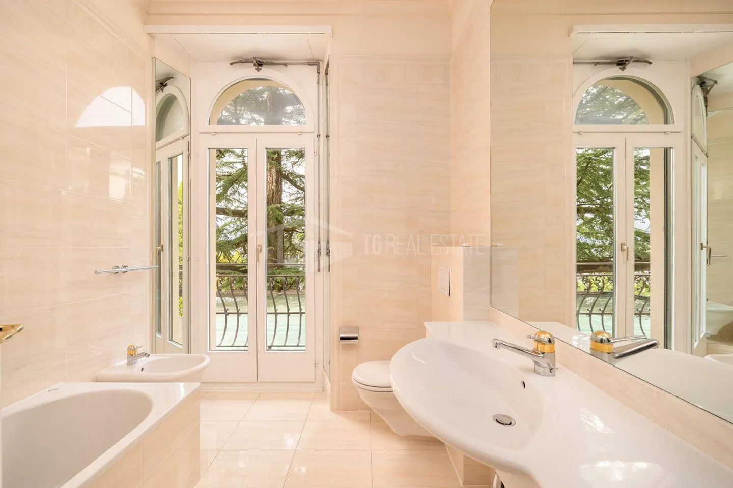 ELEGANT 5.5-ROOM APARTMENT WITH SPECTACULAR LAKE VIEW - Photo 13 of 23