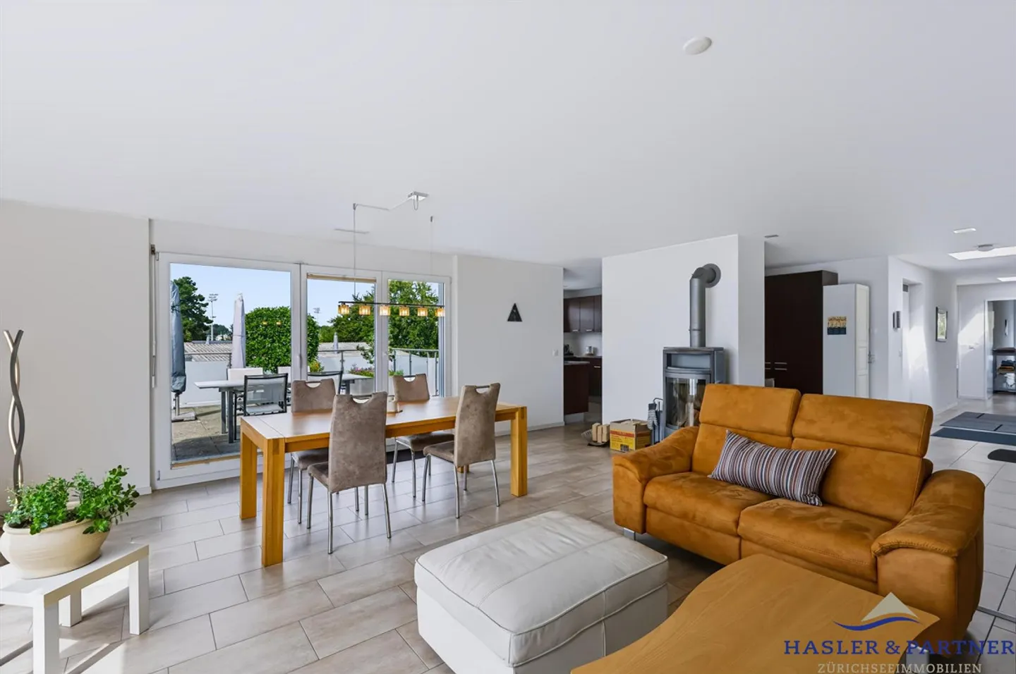 Representative 5½-room penthouse apartment with 144 m² terrace and mountain view - Photo 1 of 5