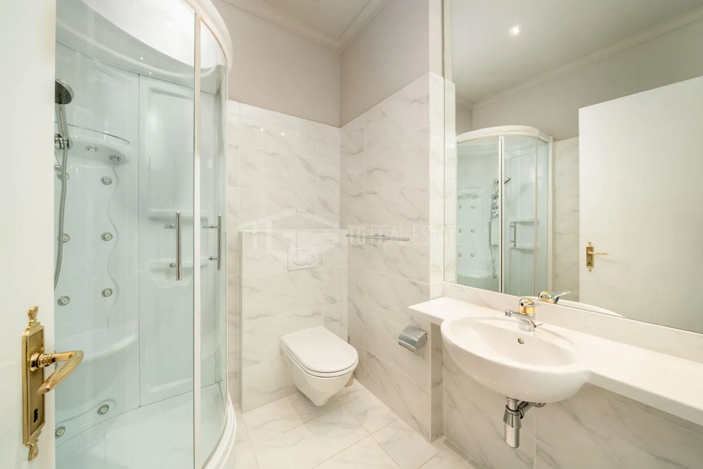 ELEGANT 5.5-ROOM APARTMENT WITH SPECTACULAR LAKE VIEW - Photo 14 of 23