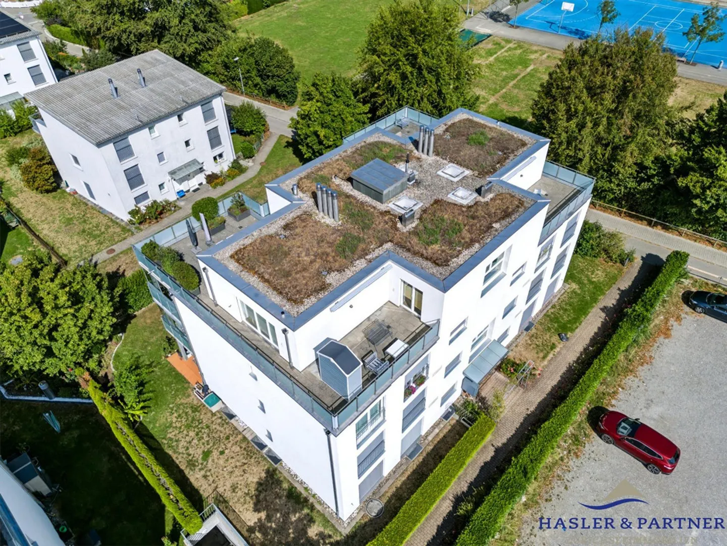 Representative 5½-room penthouse apartment with 144 m² terrace and mountain view - Photo 4 of 5