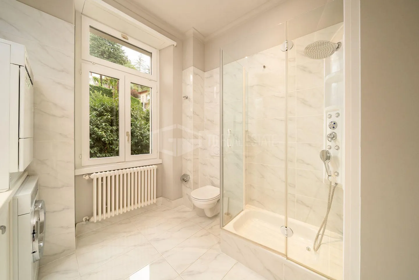 ELEGANT 5.5-ROOM APARTMENT WITH SPECTACULAR LAKE VIEW - Photo 15 of 23