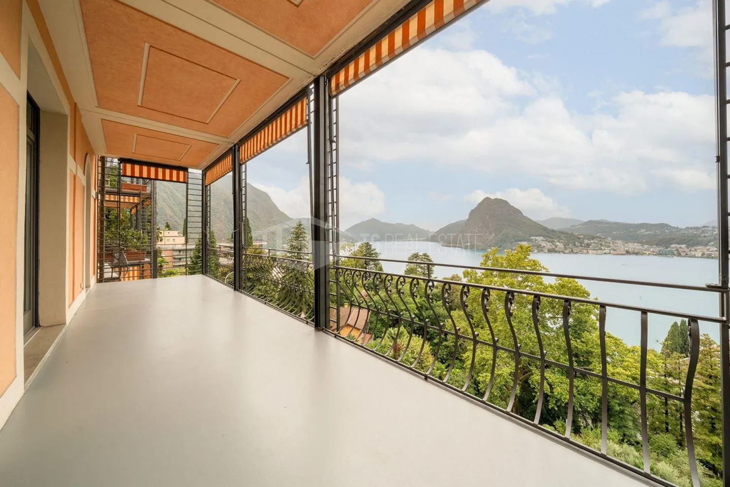 ELEGANT 5.5-ROOM APARTMENT WITH SPECTACULAR LAKE VIEW - Photo 18 of 23