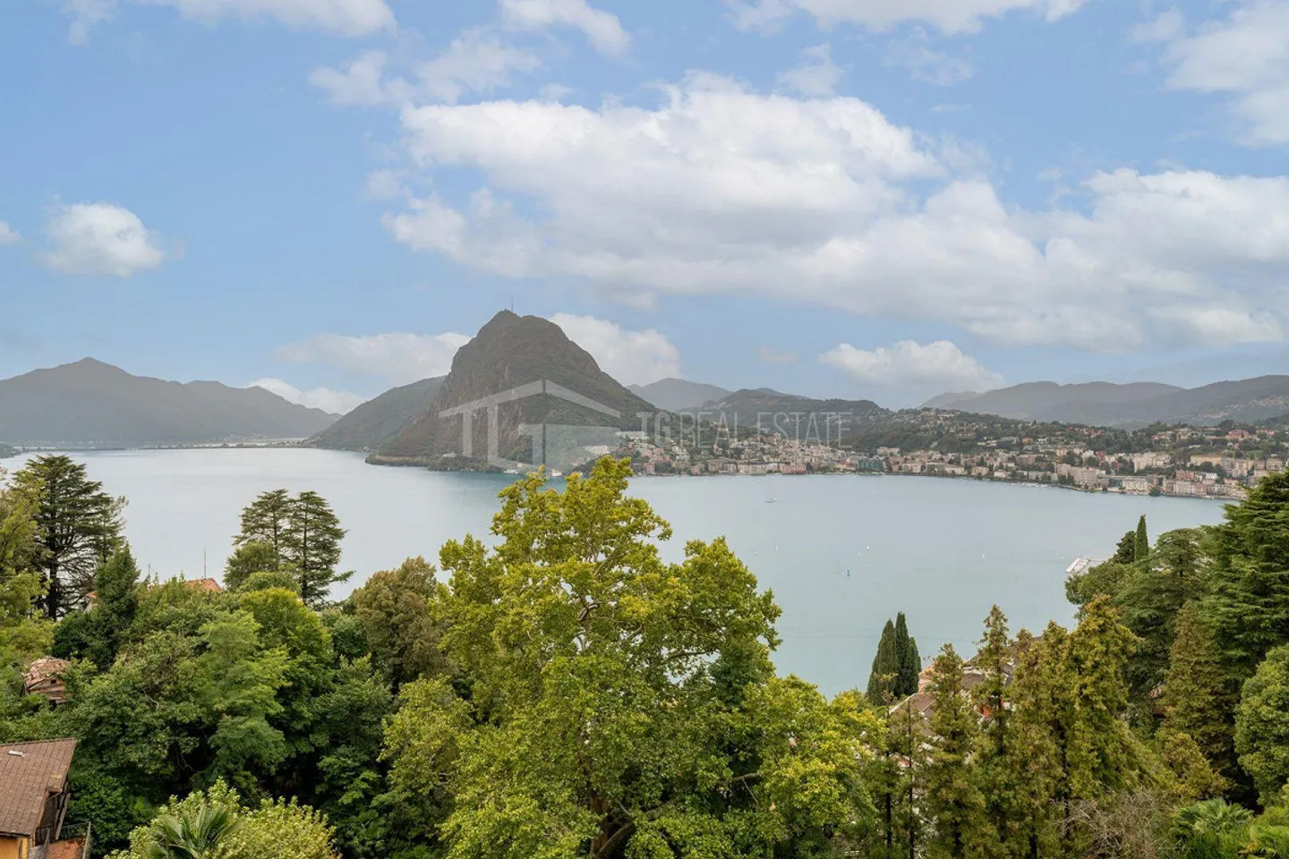 ELEGANT 5.5-ROOM APARTMENT WITH SPECTACULAR LAKE VIEW - Photo 19 of 23