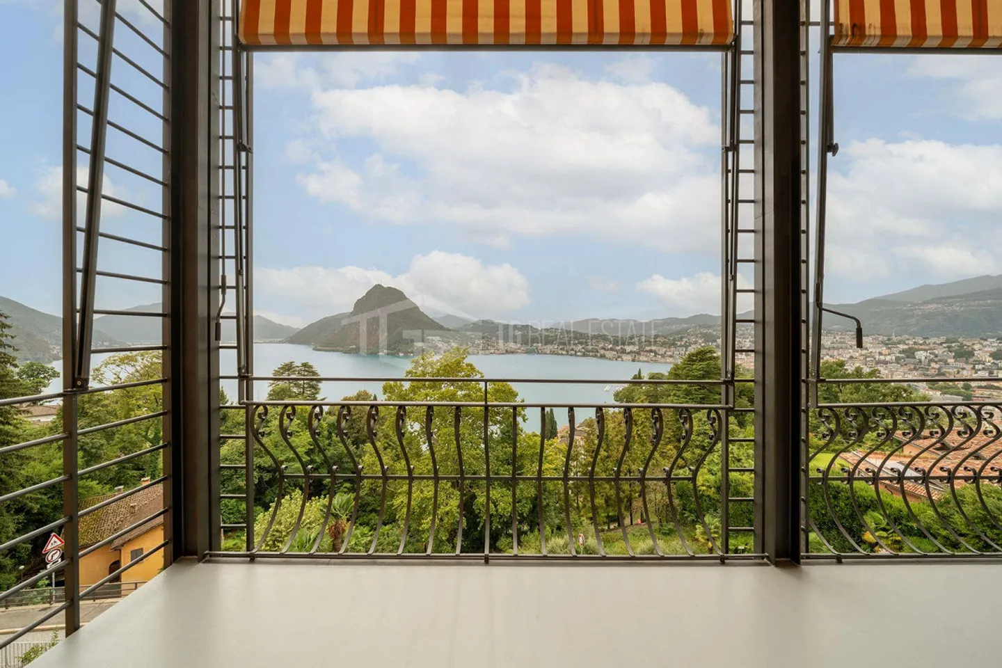 ELEGANT 5.5-ROOM APARTMENT WITH SPECTACULAR LAKE VIEW - Photo 20 of 23