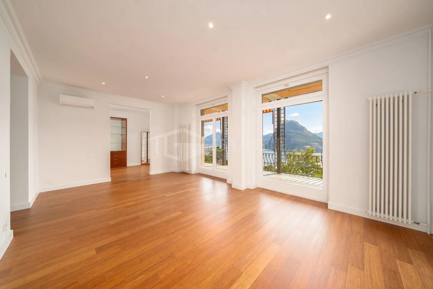 ELEGANT 5.5-ROOM APARTMENT WITH SPECTACULAR LAKE VIEW - Photo 22 of 23