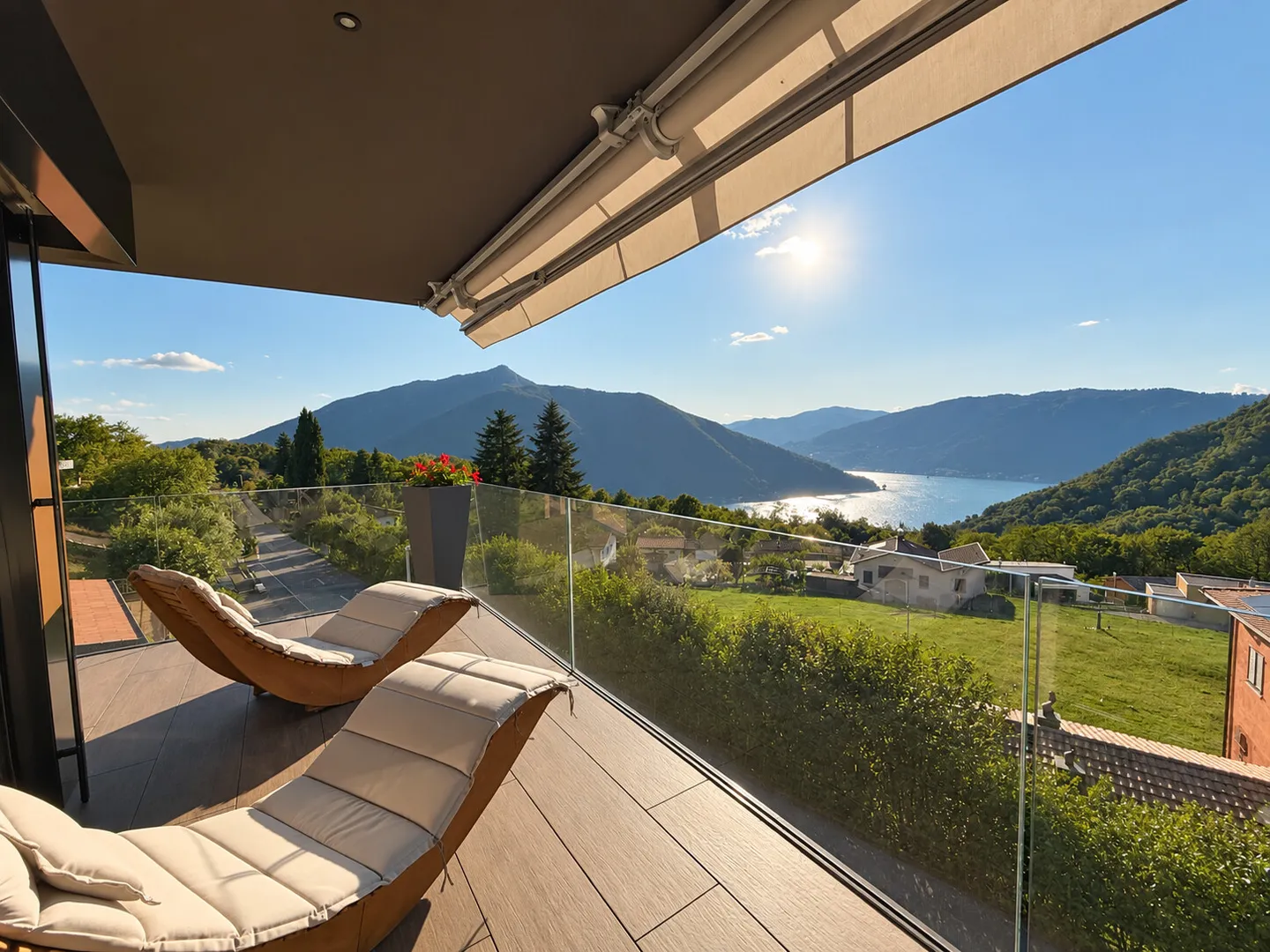 NEUES MÖBLIERTES PENTHOUSE MIT 4.5 ZIMMERN UND SEEBLICK IN ROVIO - Foto 2 von 11