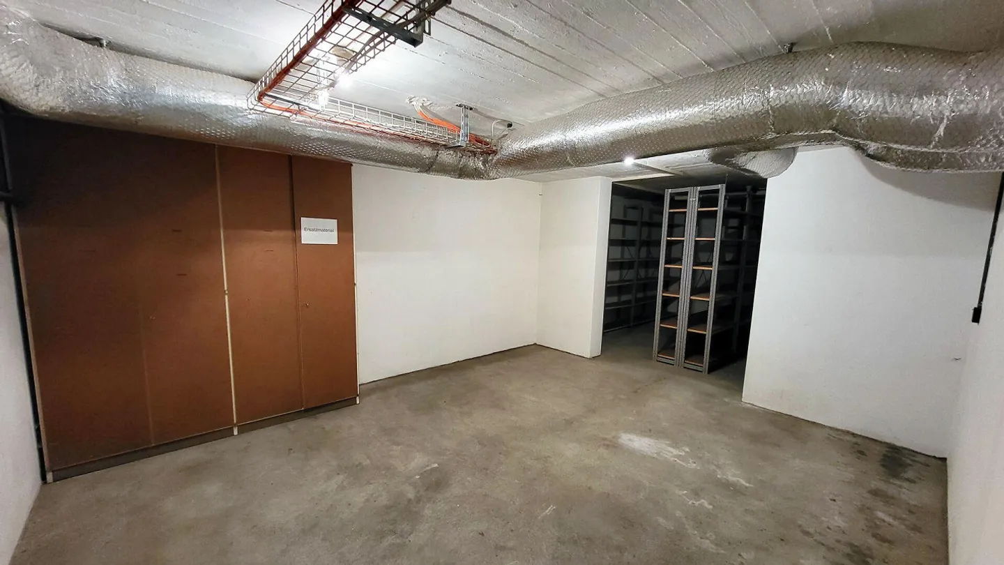 Archivio / Magazzino presso la stazione di Wil SG - Foto 2 di 7