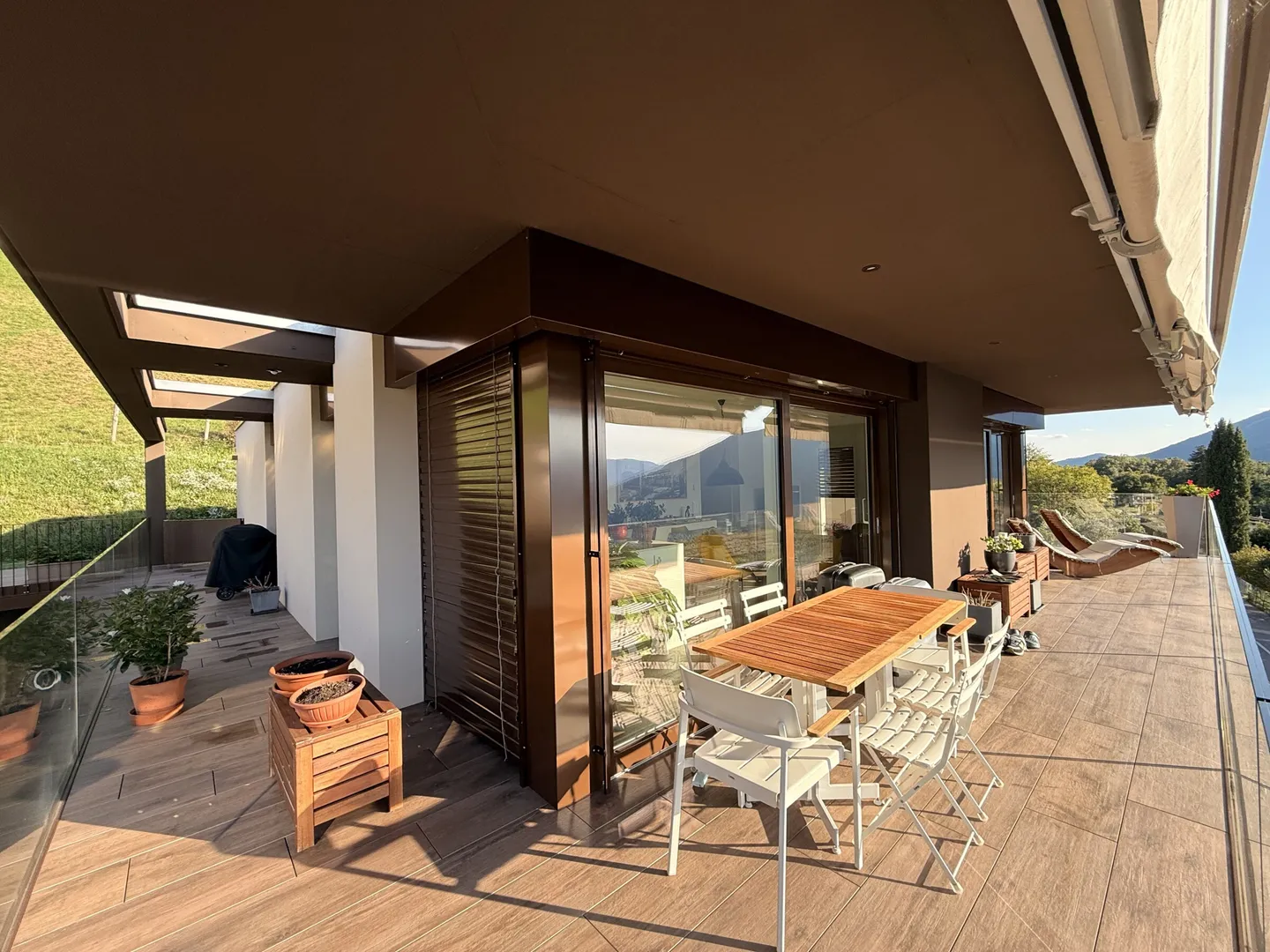 NEUES MÖBLIERTES PENTHOUSE MIT 4.5 ZIMMERN UND SEEBLICK IN ROVIO - Foto 5 von 11