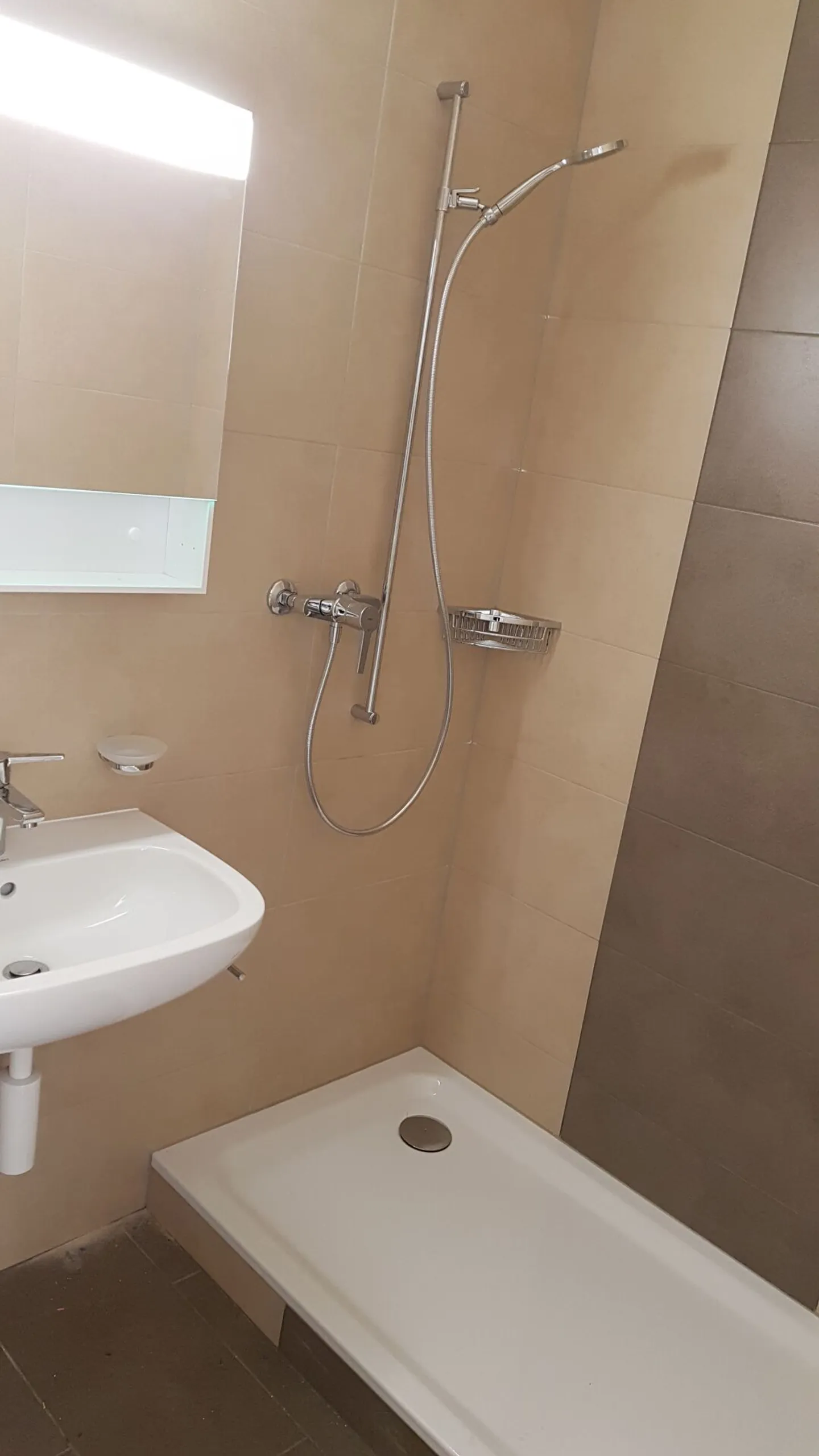 Bellissimo studio idealmente situato in un edificio vicino al lago! - Foto 2 di 8