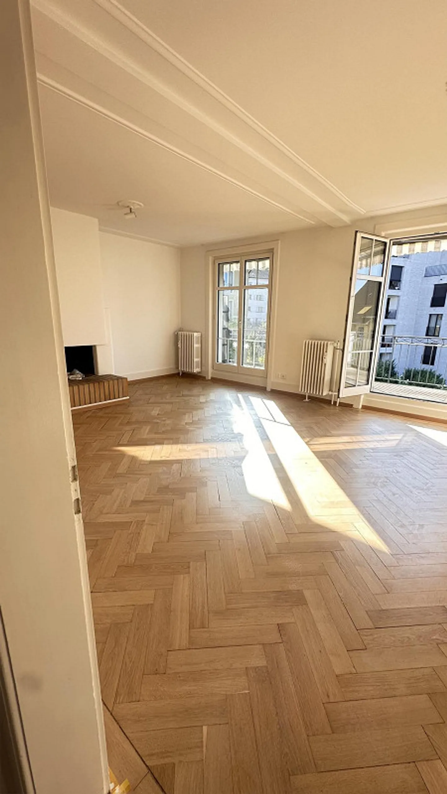 Appartement sous les combles de 3,5 pièces avec charme dans un emplacement central à Zurich - Photo 3 sur 4