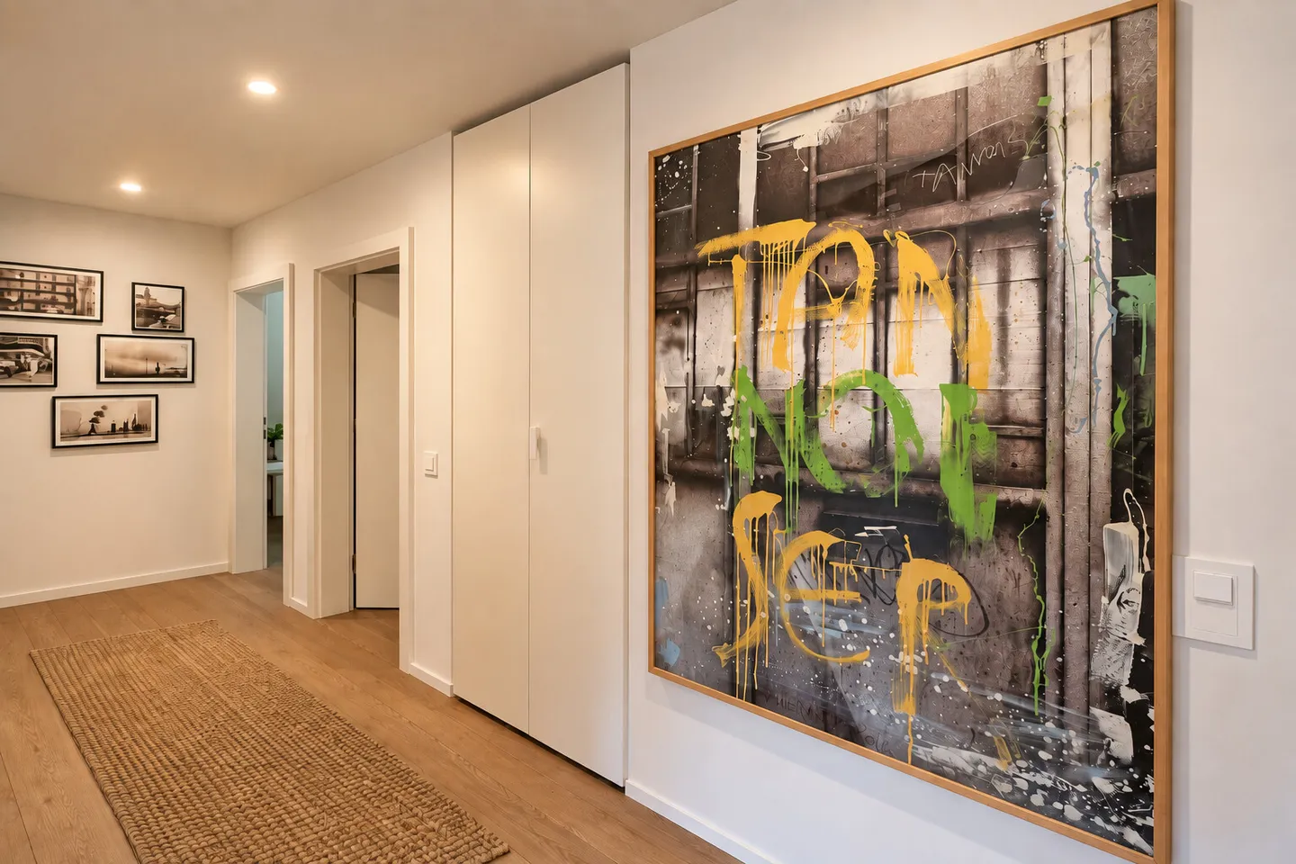 NEUES MÖBLIERTES PENTHOUSE MIT 4.5 ZIMMERN UND SEEBLICK IN ROVIO - Foto 7 von 11