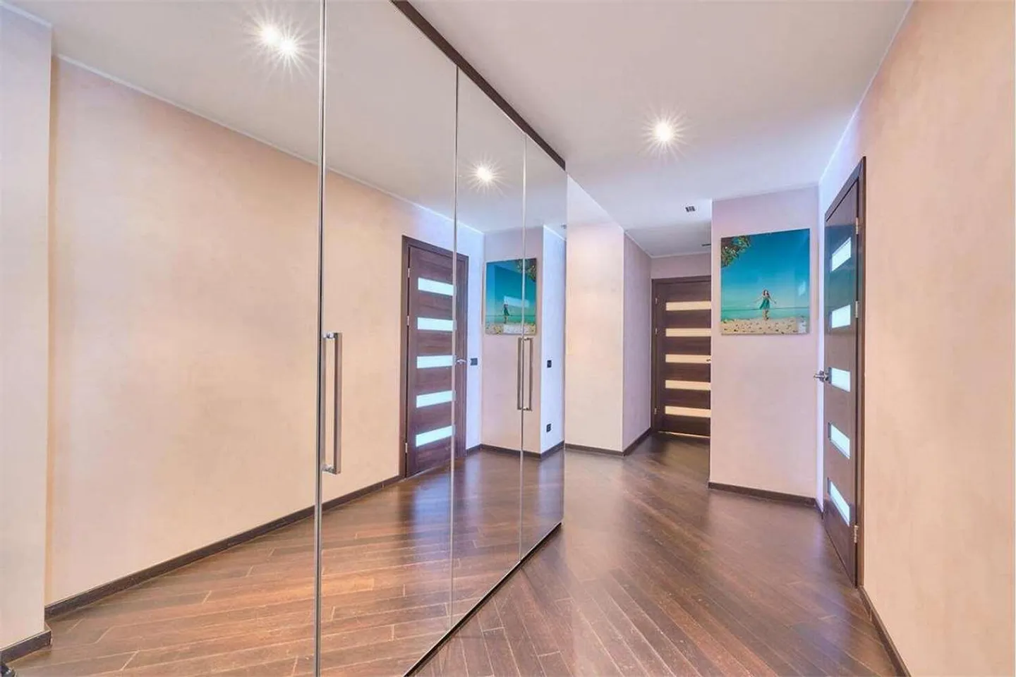 Elegant 4.5-room apartment in the city center facing the lake - Photo 7 of 13