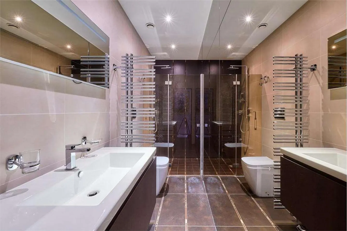 Elegant 4.5-room apartment in the city center facing the lake - Photo 9 of 13