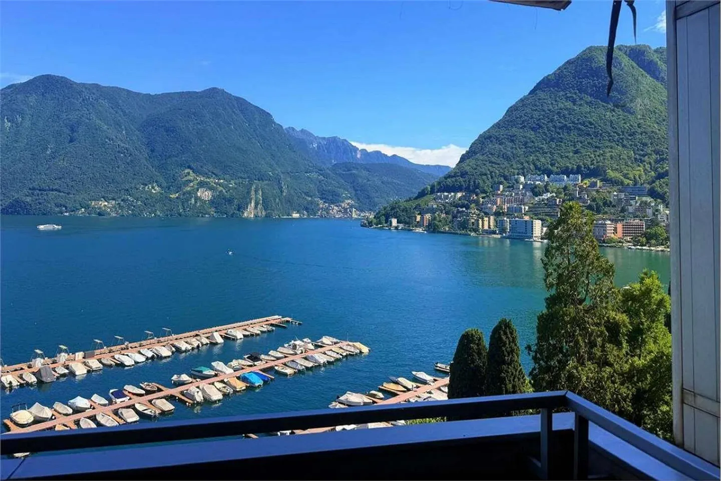 Elegant 4.5-room apartment in the city center facing the lake - Photo 5 of 13