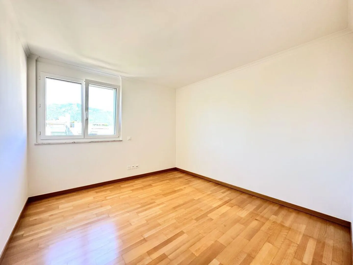 Strategic 3.5-room apartment, just a few steps from the lake - Photo 7 of 10