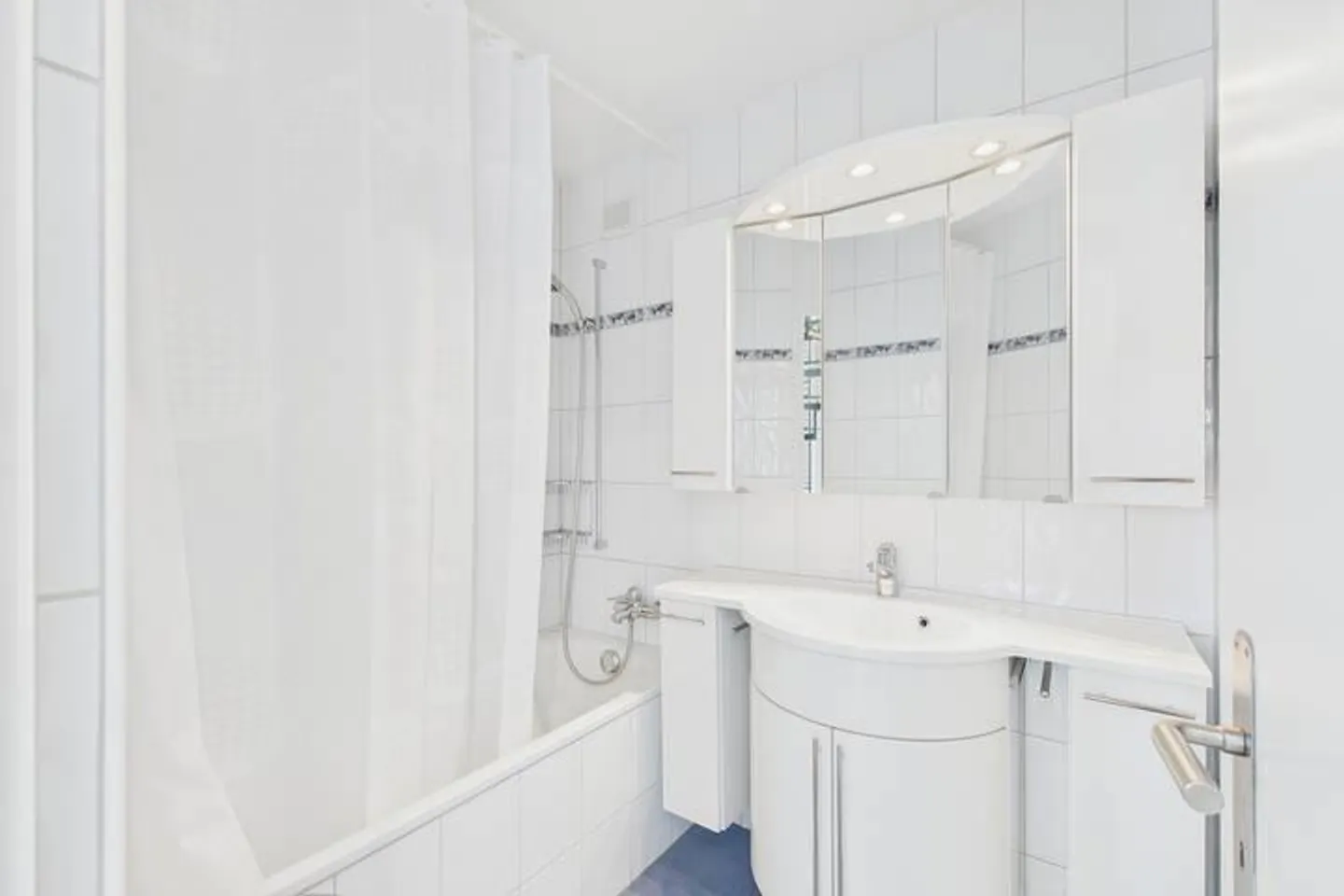 MAISONETTE-ATTIC APARTMENT WITH LIVING COMFORT AND FAR REACH - Photo 3 of 6