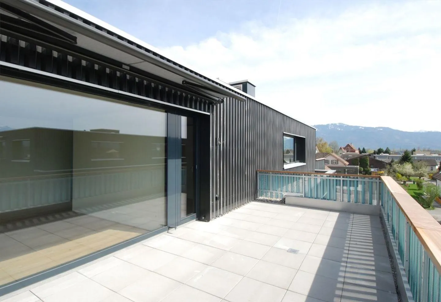 Penthouse de 3,5 pièces avec grande terrasse sur le toit et vue panoramique ! - Photo 1 sur 7