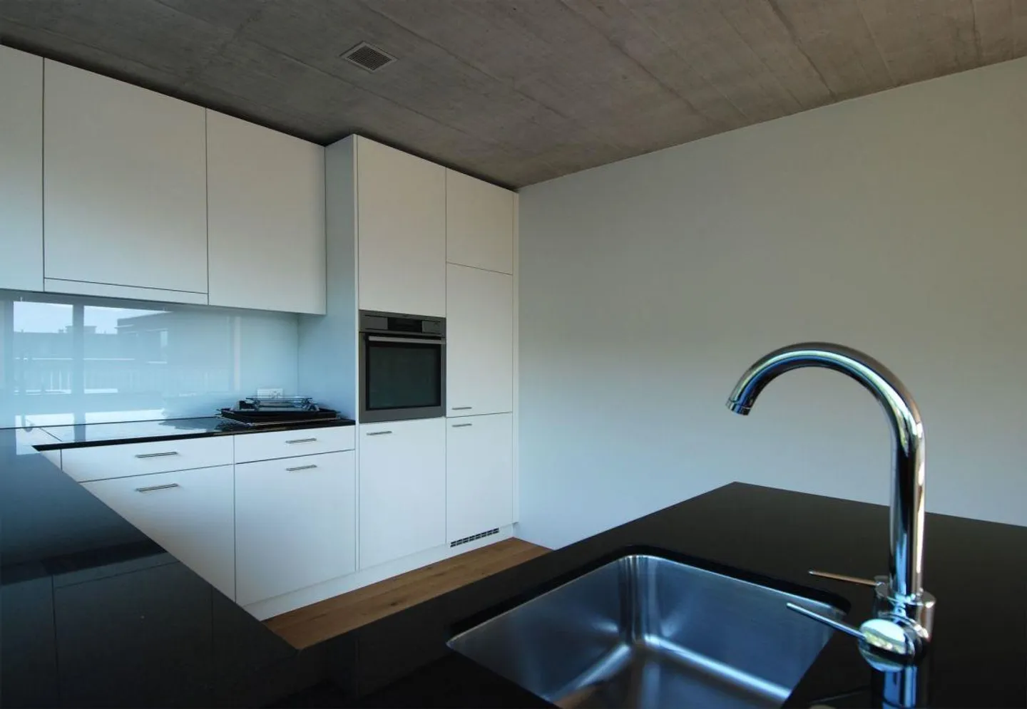 Penthouse de 3,5 pièces avec grande terrasse sur le toit et vue panoramique ! - Photo 2 sur 7