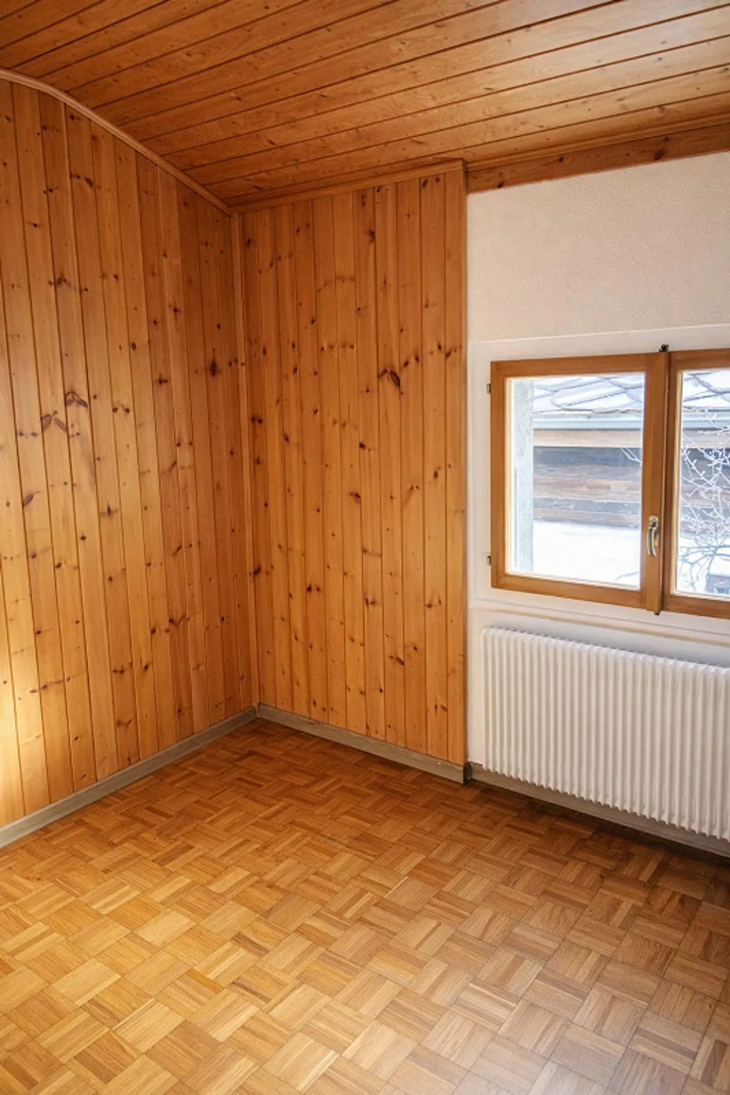 Incantevole appartamento ristrutturato con 3 camere in un edificio storico a Susten - Foto 10 di 14