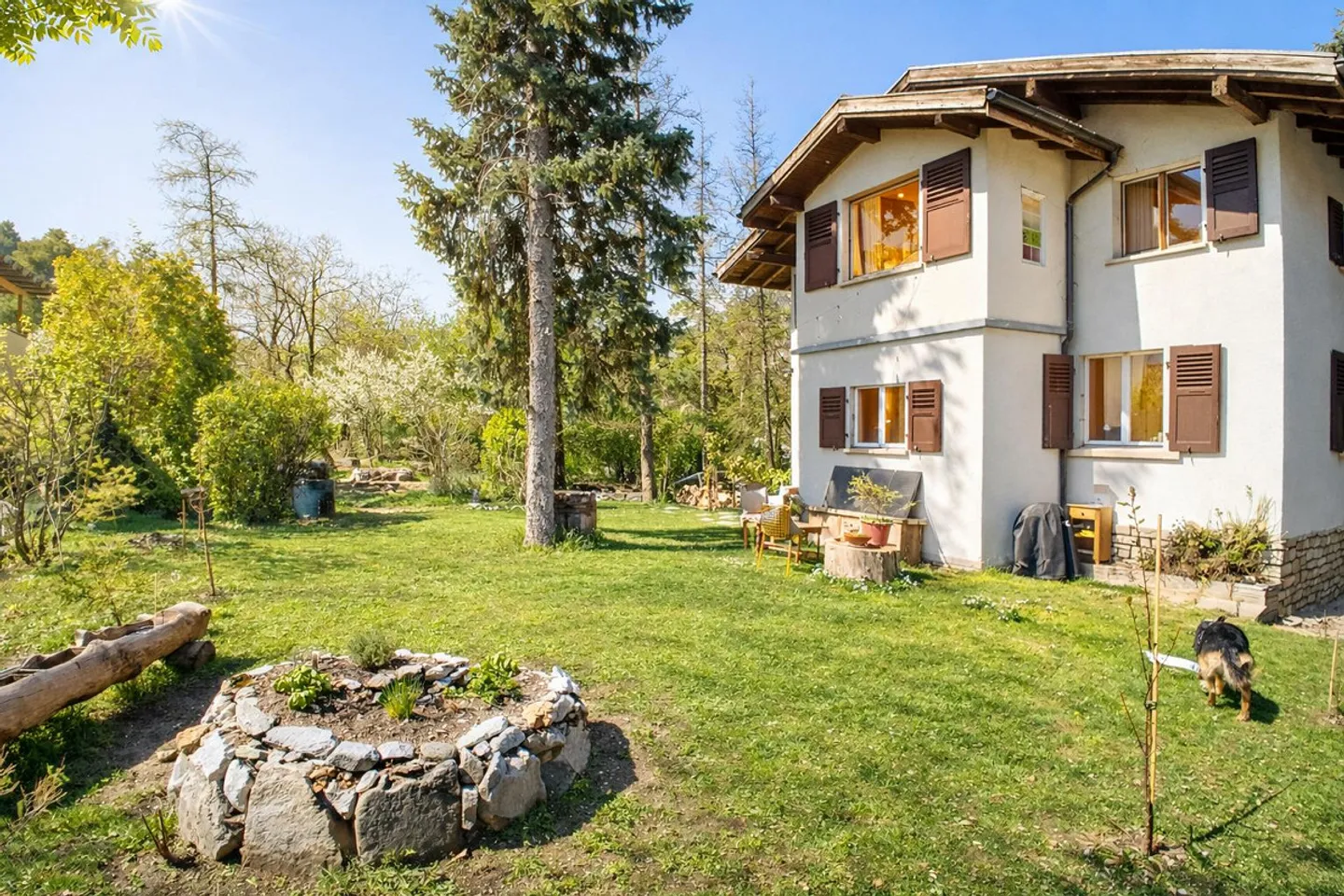 Incantevole appartamento ristrutturato con 3 camere in un edificio storico a Susten - Foto 12 di 14