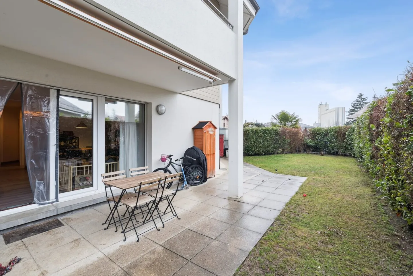 Very nice bright apartment on garden level - Photo 9 of 11