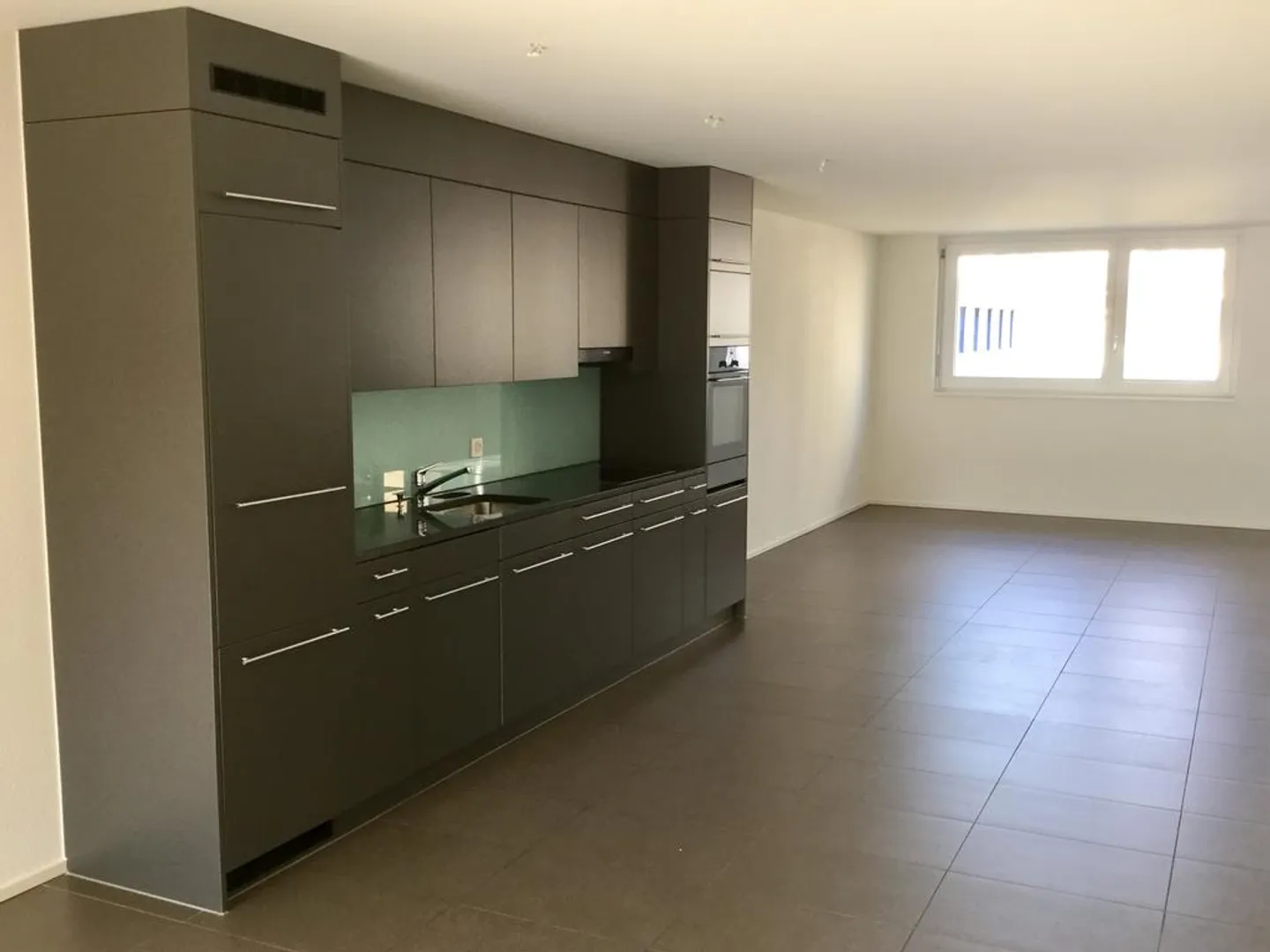 Spacious 2.5-room apartment in a central location - Photo 5 of 11