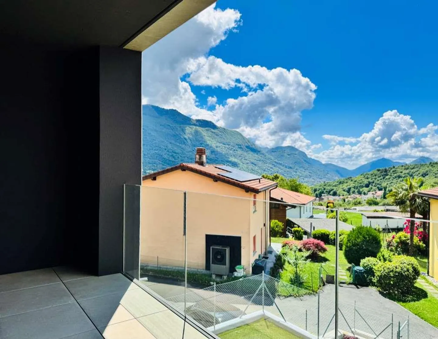 We rent a new 4.5 rooms apartment in Cagiallo - Photo 2 of 12