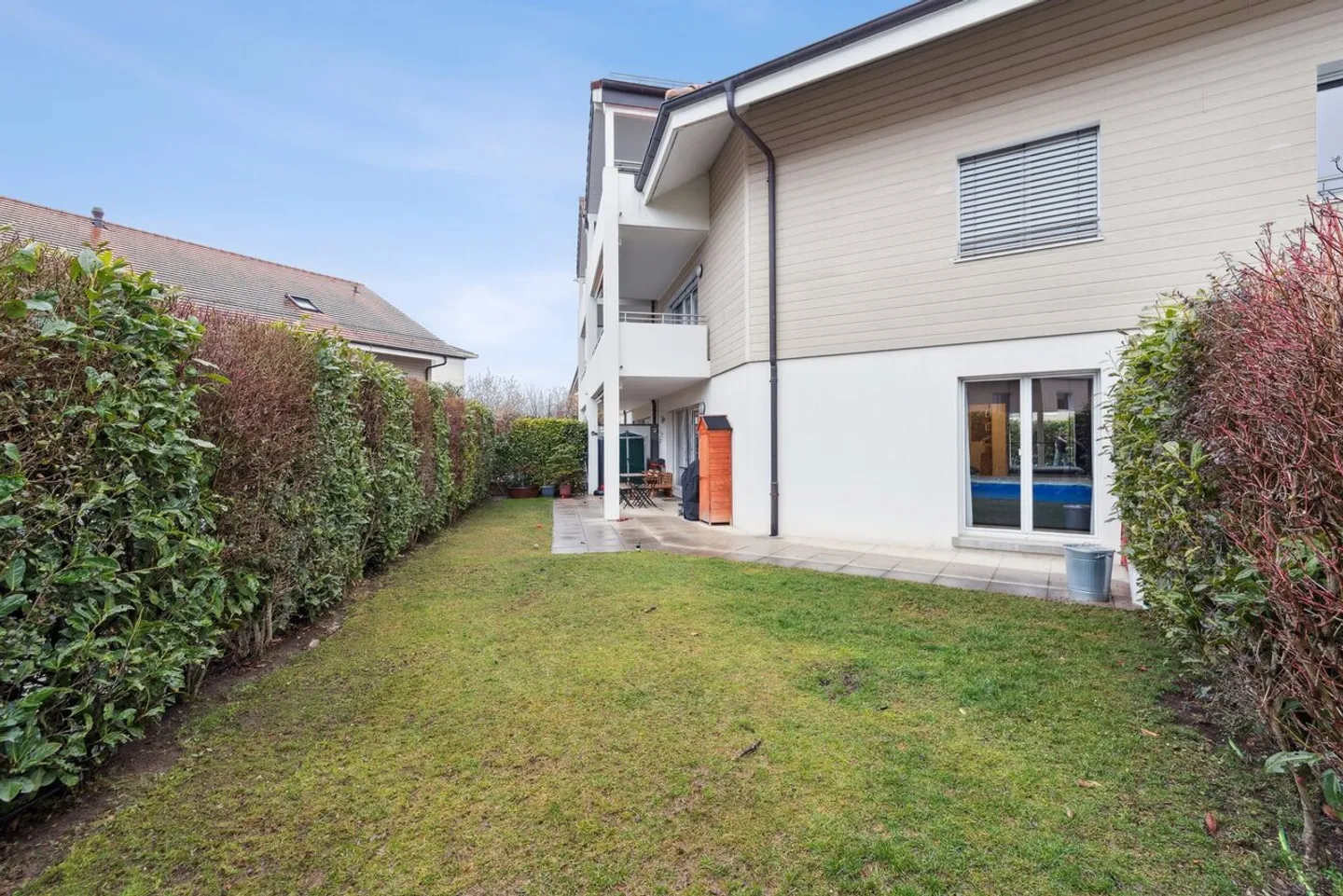 Very nice bright apartment on garden level - Photo 10 of 11