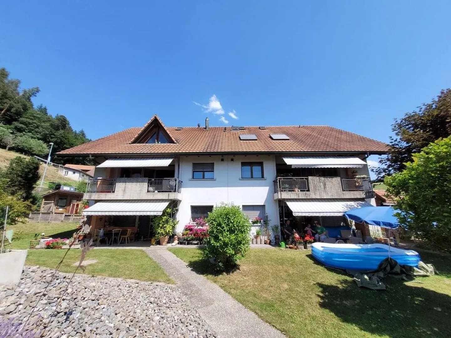 Appartement sous les combles attrayant et charmant de 3,5 pièces à louer à Hettiswil - Photo 1 sur 12