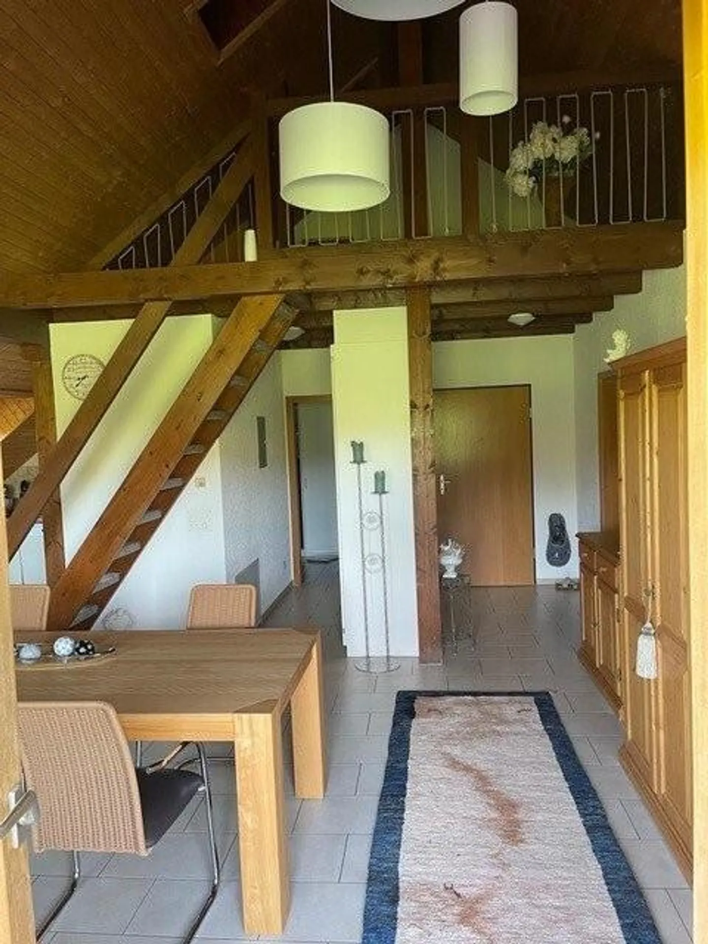 Appartement sous les combles attrayant et charmant de 3,5 pièces à louer à Hettiswil - Photo 5 sur 12