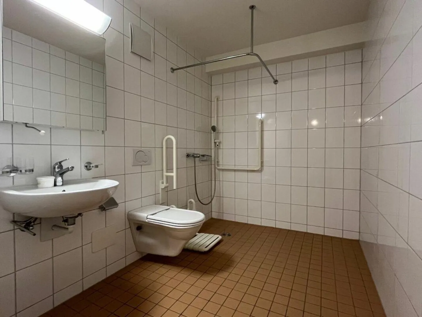 rollstuhlgerechte 1-Zimmerwohnung in Riehen - Foto 2 von 5