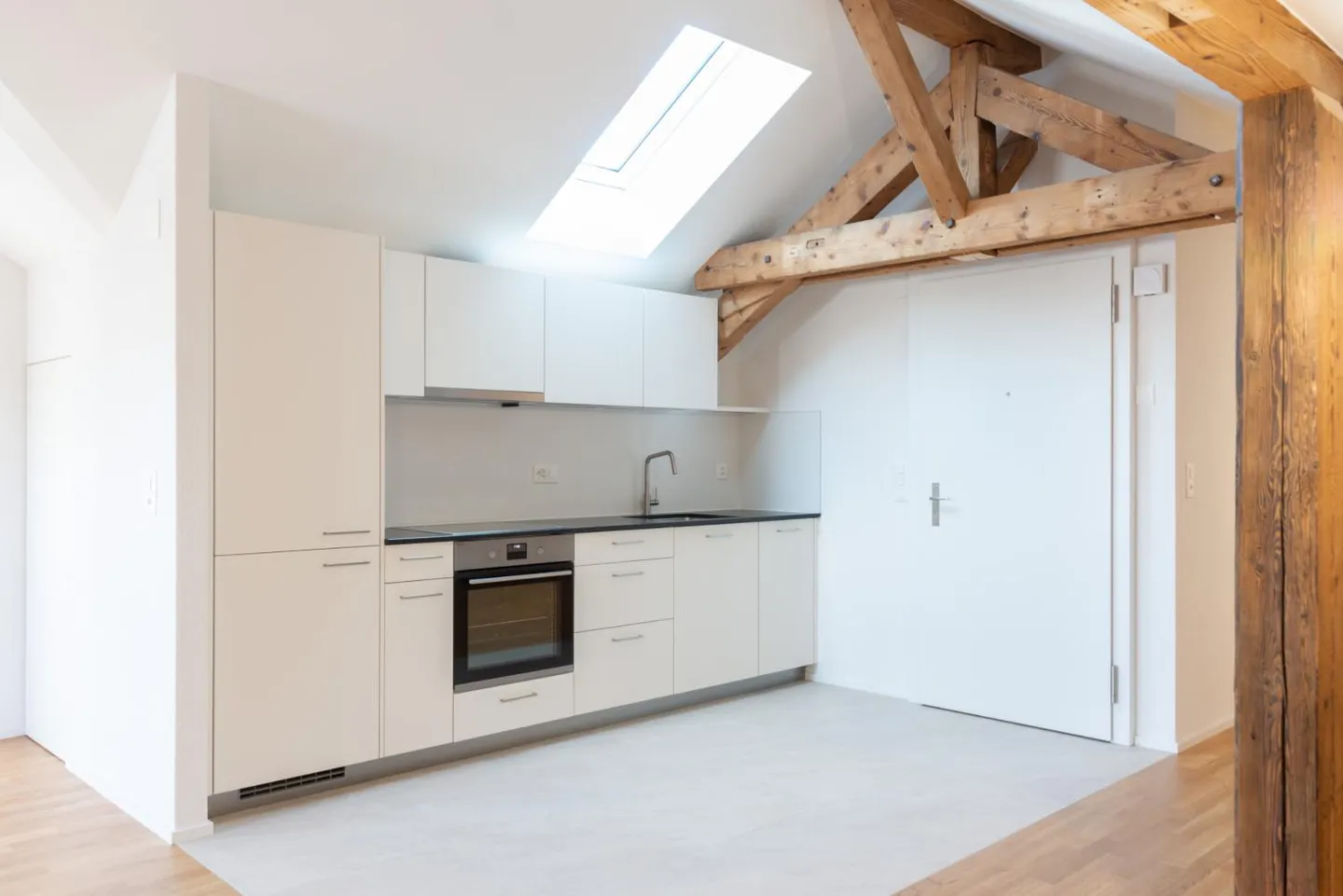 Dachgeschoss 1 Zimmer - Foto 3 von 4