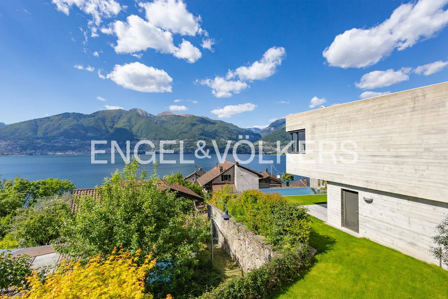 Moderne Villa mit Seeblick - Foto 1 von 16