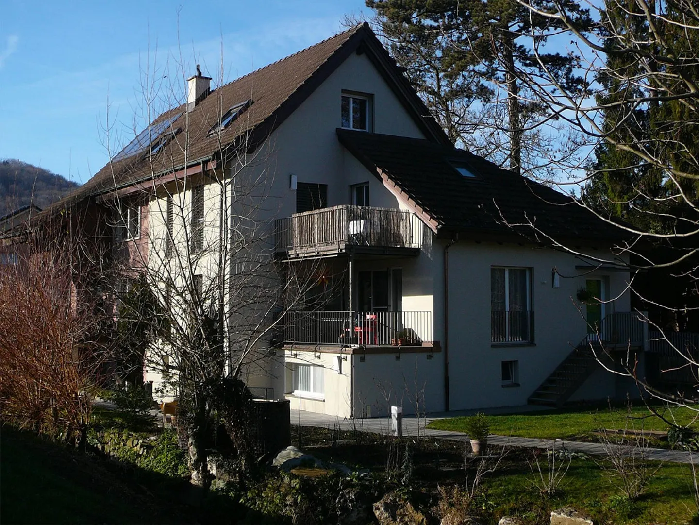 Single-family house in a central location - Photo 1 of 4