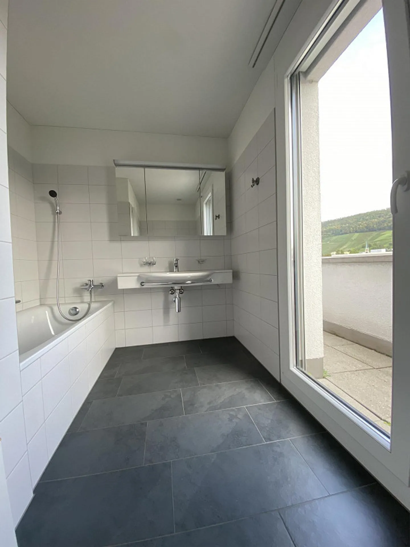 Moderne Attikawohnung mit Terrasse - Foto 7 von 10