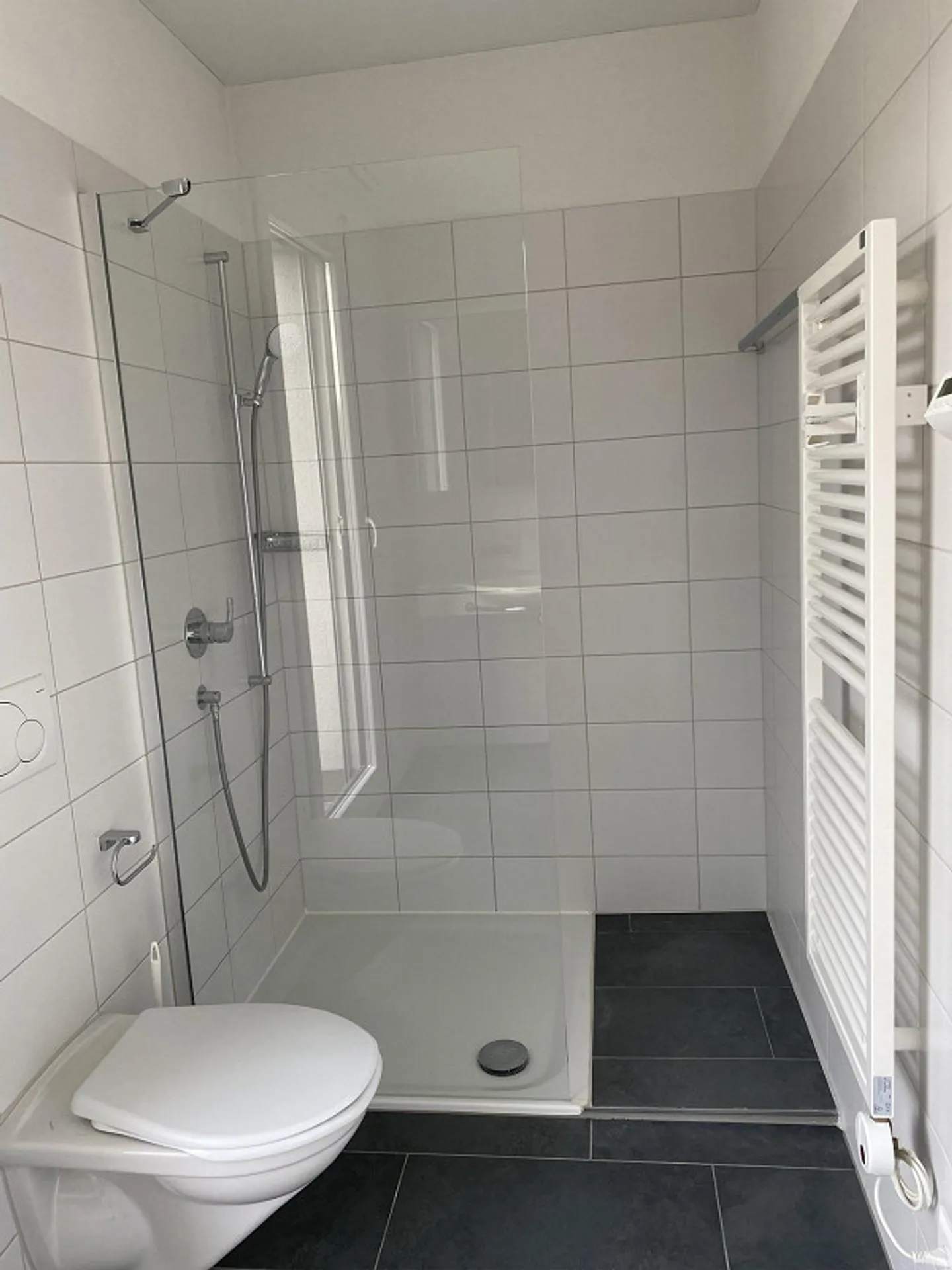 Moderne Attikawohnung mit Terrasse - Foto 8 von 10