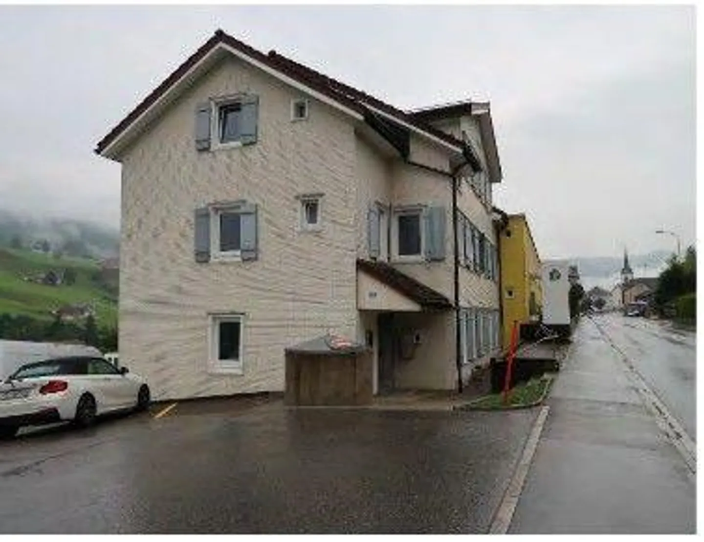 Mixed-use building for sale - Photo 3 of 13