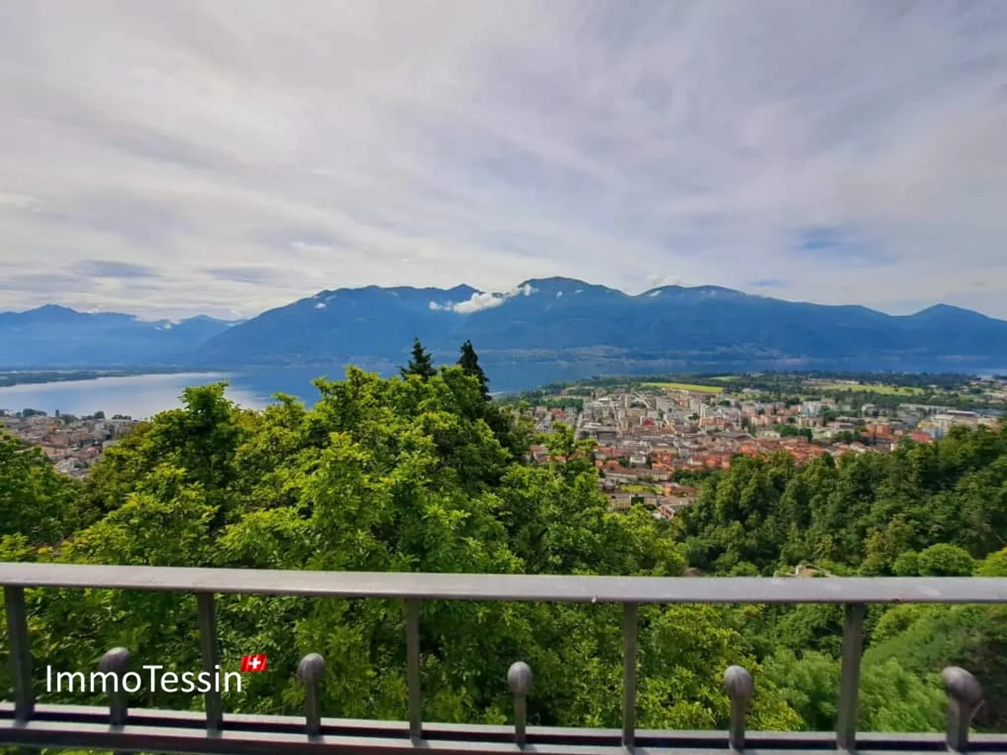UNICO: Il Castello di Orselina, proprietà unica in posizione privilegiata con vista mozzafiato sul Lago Maggiore - Foto 4 di 13