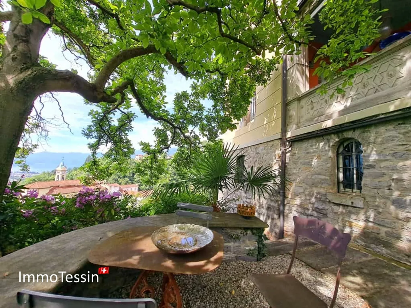 UNICO: Il Castello di Orselina, proprietà unica in posizione privilegiata con vista mozzafiato sul Lago Maggiore - Foto 1 di 13
